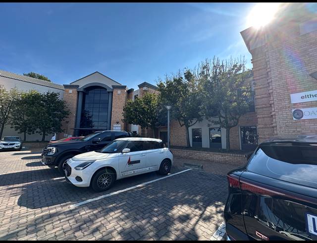 304M² OFFICE TO LET IN SANDTON CENTRAL